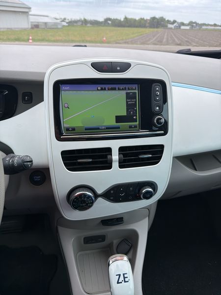 Renault Zoe electric drive 43 kW Life — zdjęcie 13