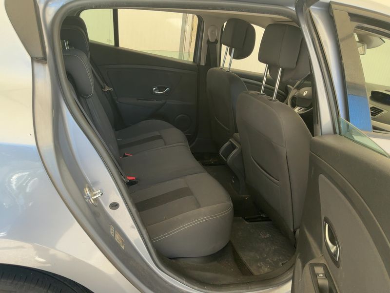 Renault Megane 1.5 dCi Dynamique — zdjęcie 14