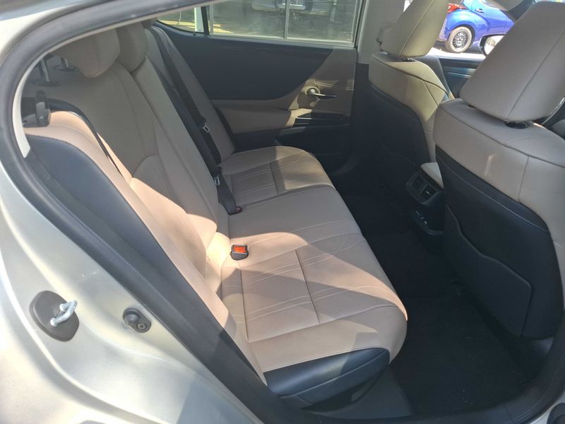 Lexus ES-Serie ES 300h Executive Line — zdjęcie 14
