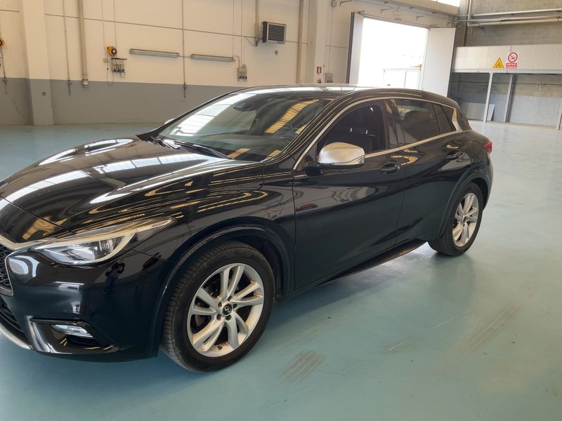 Infiniti Q30 1.5 Diesel — zdjęcie 2