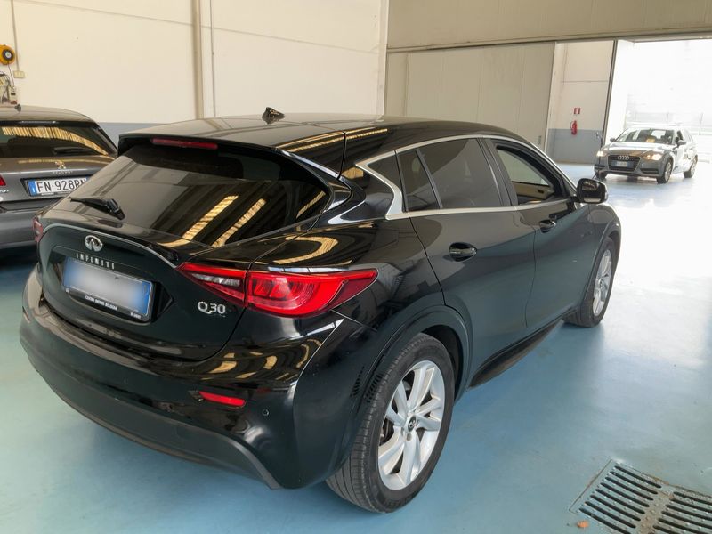 Infiniti Q30 1.5 Diesel — zdjęcie 6