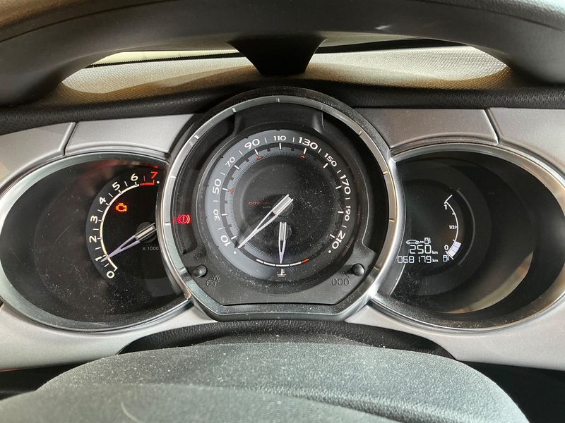 Citroen DS3 Cabrio 1.2 VTi Chic — zdjęcie 13