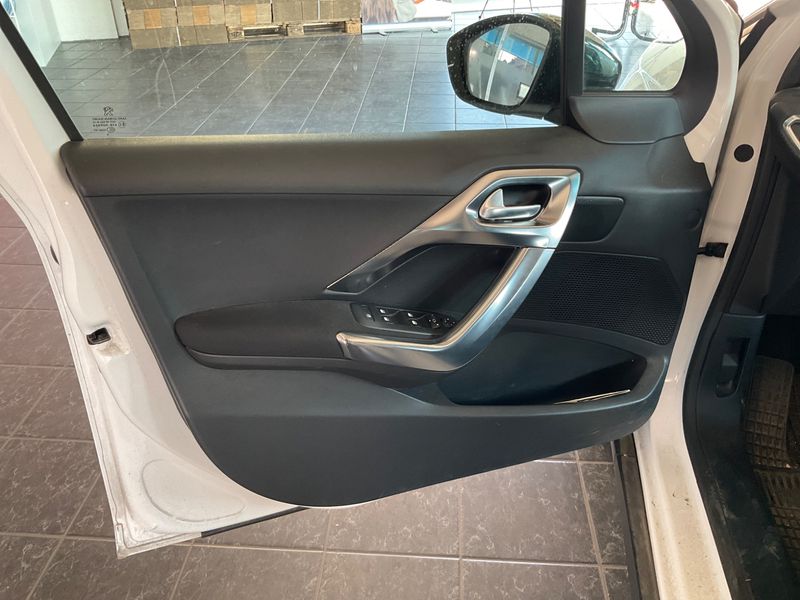 Peugeot 2008 1.6 e-HDi Allure 2014 – снимка 27
