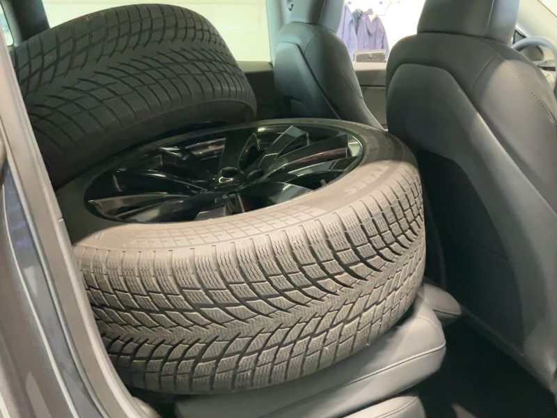Tesla Model Y Max Range Dual AWD AWD — zdjęcie 14