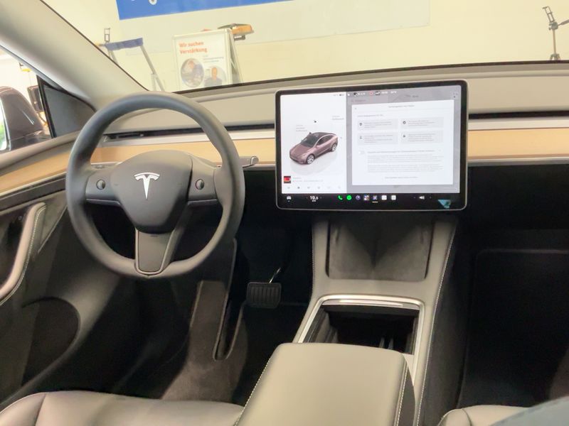 Tesla Model Y Max Range Dual AWD AWD — zdjęcie 12
