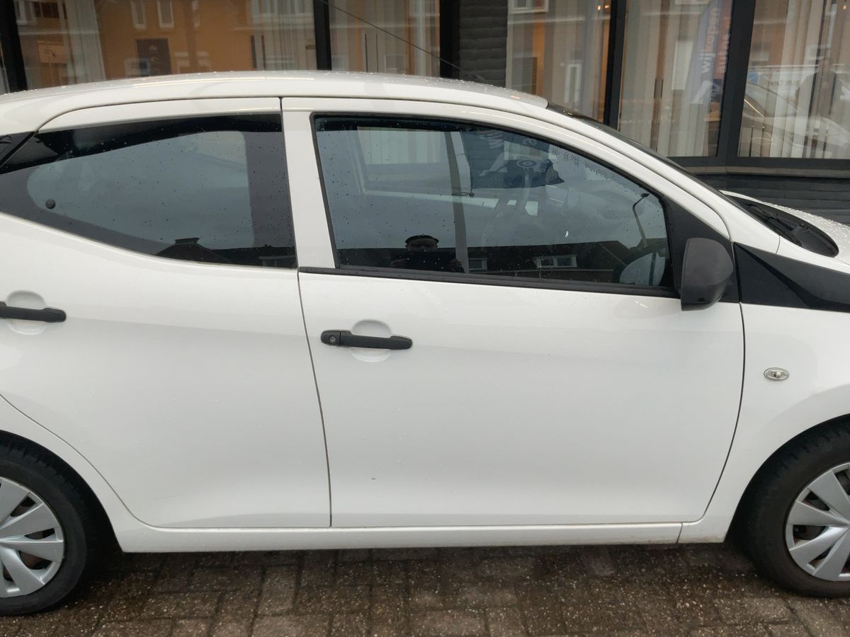 Toyota Aygo 2016 — photo 11