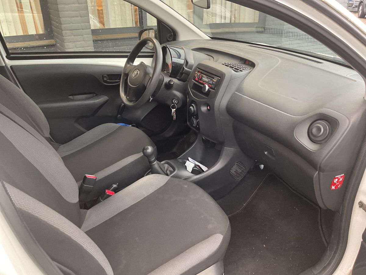 Toyota Aygo 2016 — photo 39