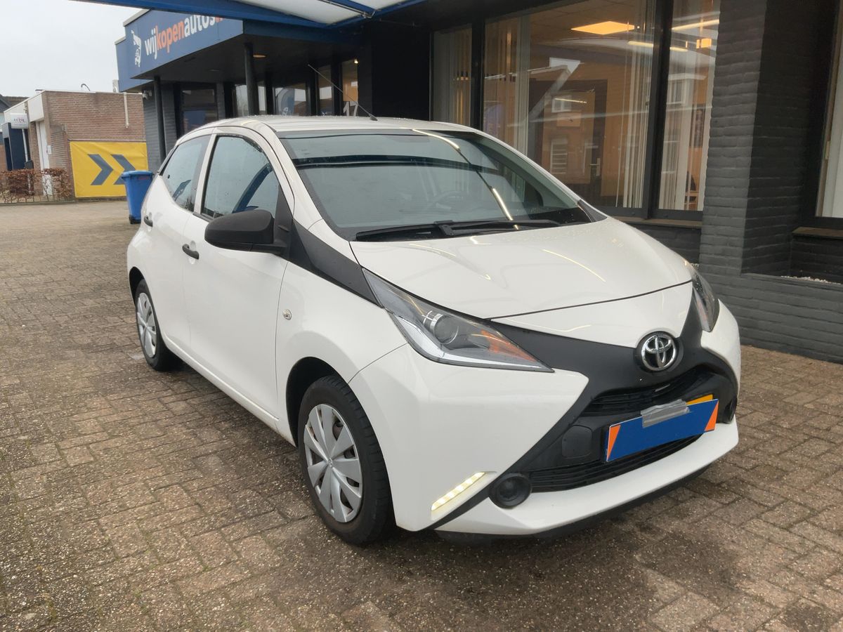Toyota Aygo 2016 — photo 13