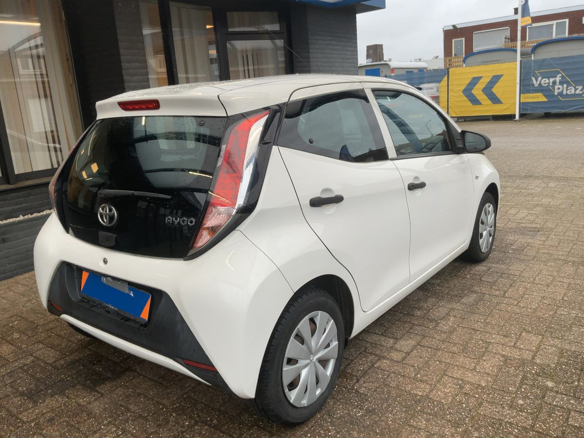 Toyota Aygo 2016 — photo 9