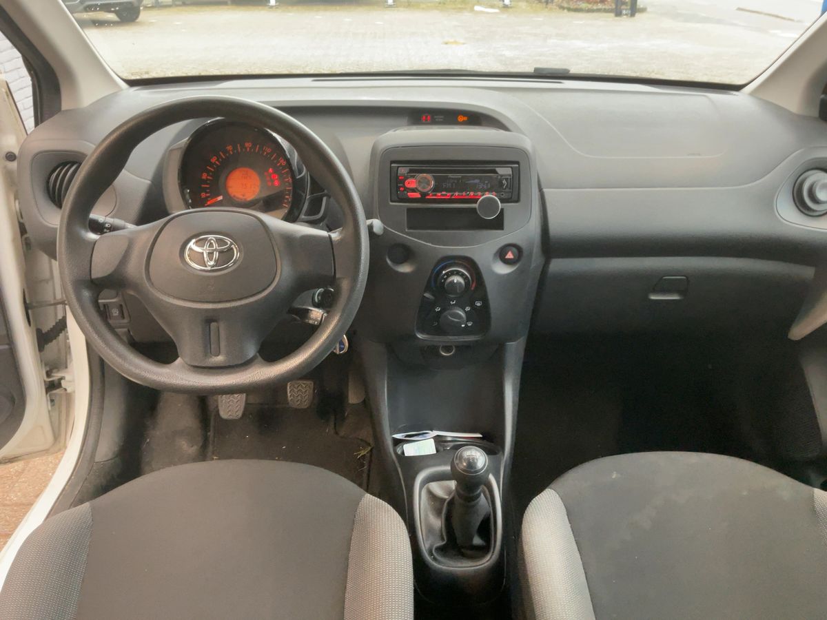 Toyota Aygo 2016 — photo 18
