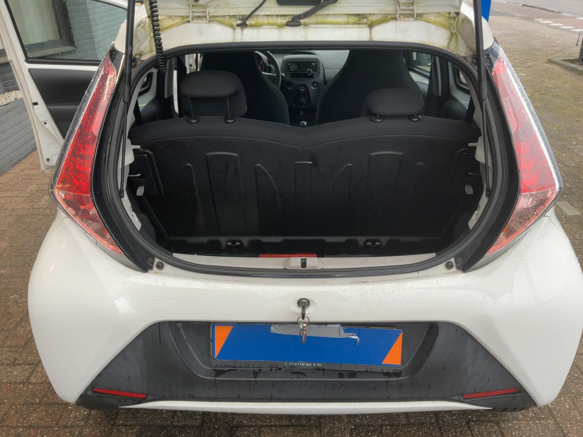 Toyota Aygo 2016 — photo 16