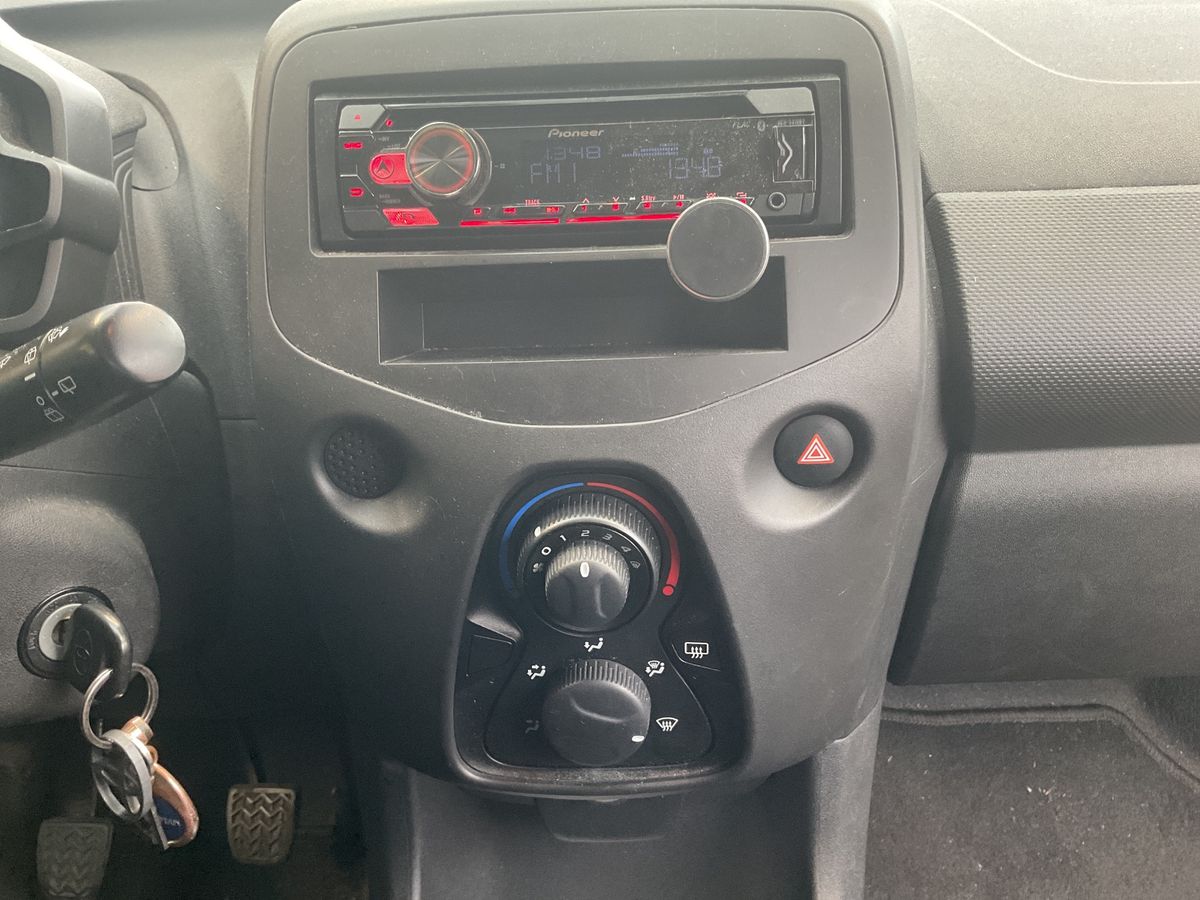 Toyota Aygo 2016 — photo 34