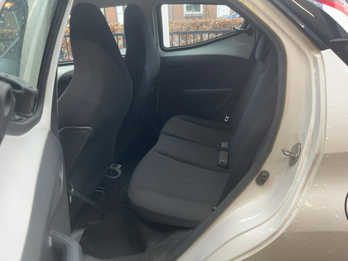 Toyota Aygo 2016 — photo 20