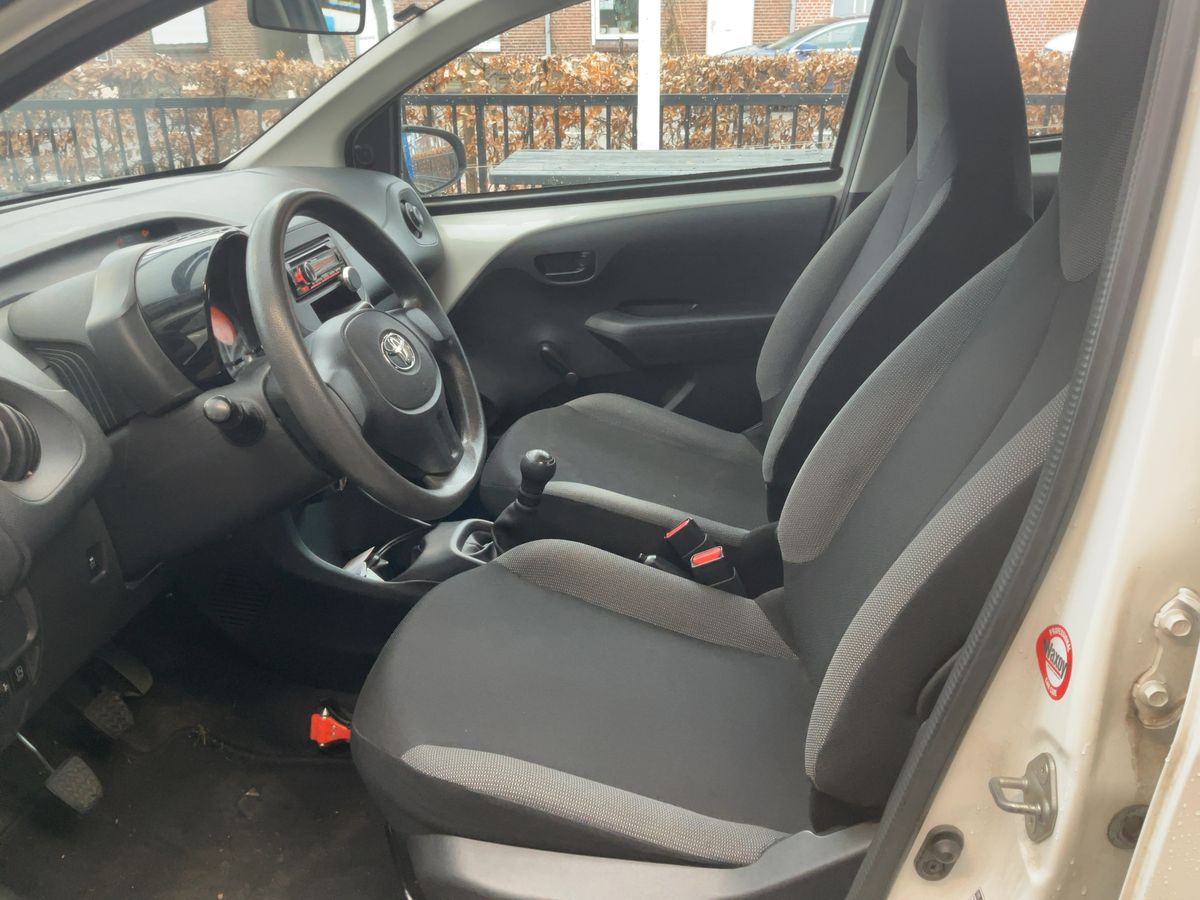 Toyota Aygo 2016 — photo 17