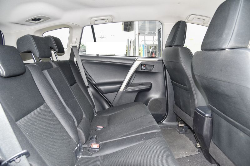 Toyota RAV 4 2.0 D-4D Active — zdjęcie 13