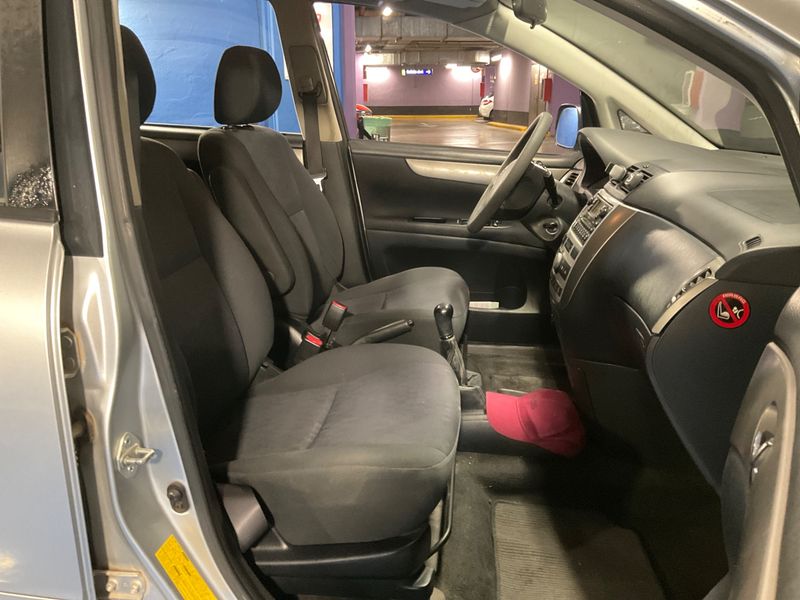 Toyota Avensis Verso 2.0 D-4D VX — zdjęcie 3