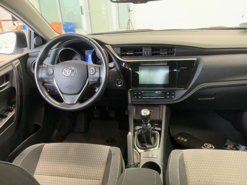Toyota Auris Touring Sports 1.2 Turbo Team D — zdjęcie 12