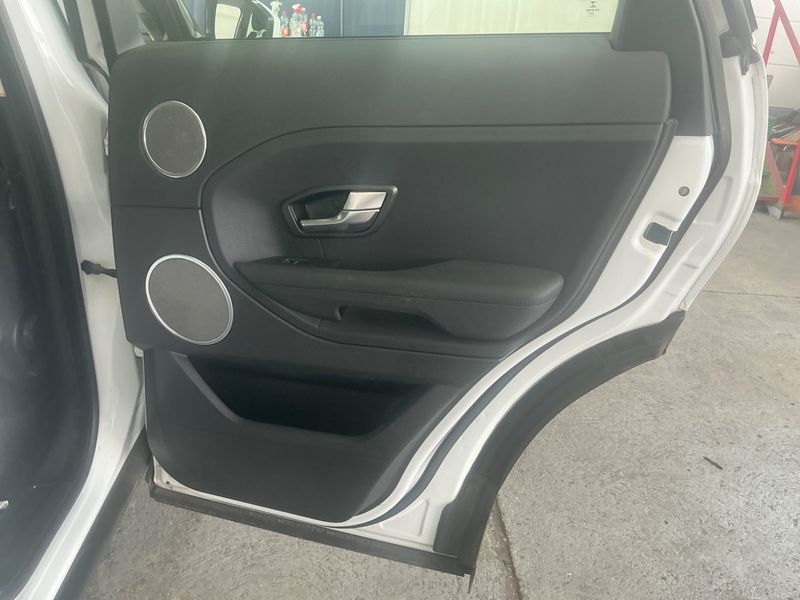 Land Rover Evoque 2.2 Td4 Pure 2015 – снимка 27