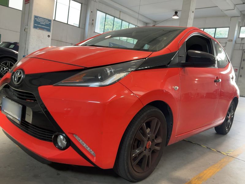 Toyota Aygo 1.0 X-Cite — zdjęcie 2