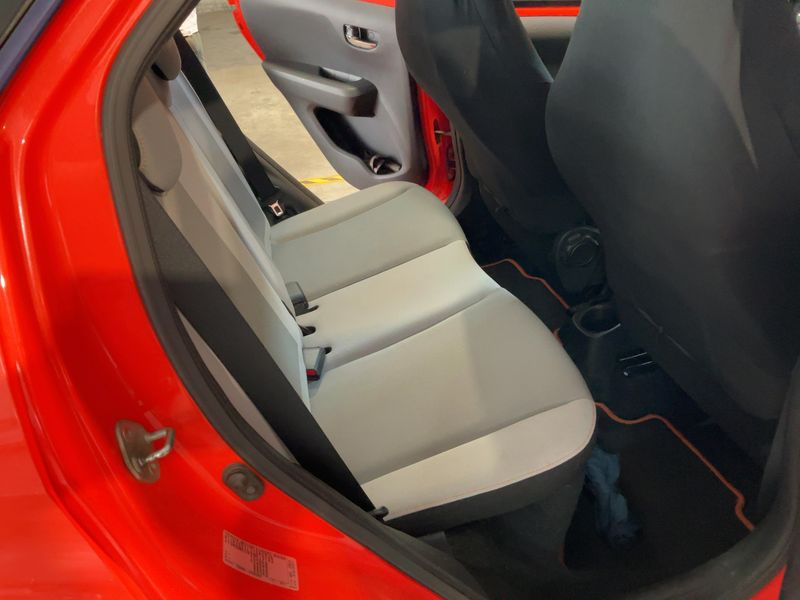 Toyota Aygo 1.0 X-Cite — zdjęcie 14