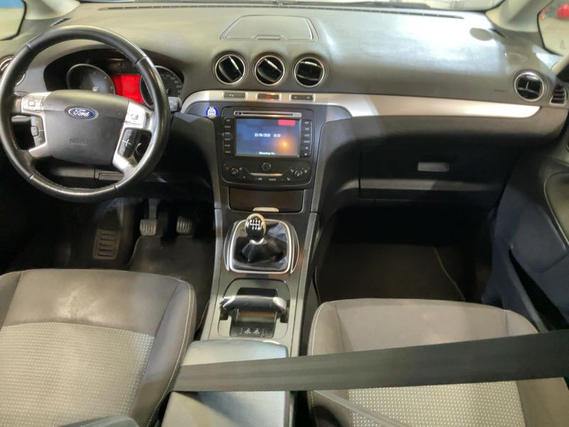 Ford Galaxy 2.0 TDCi Champions Edition 2012 – снимка 17