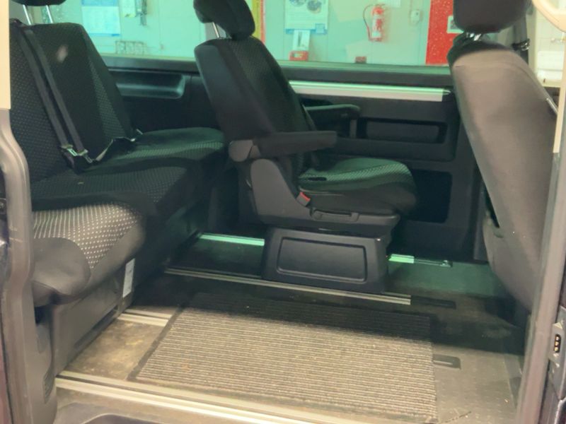 Volkswagen T6 Multivan 2.0 TDI Trendline — zdjęcie 14