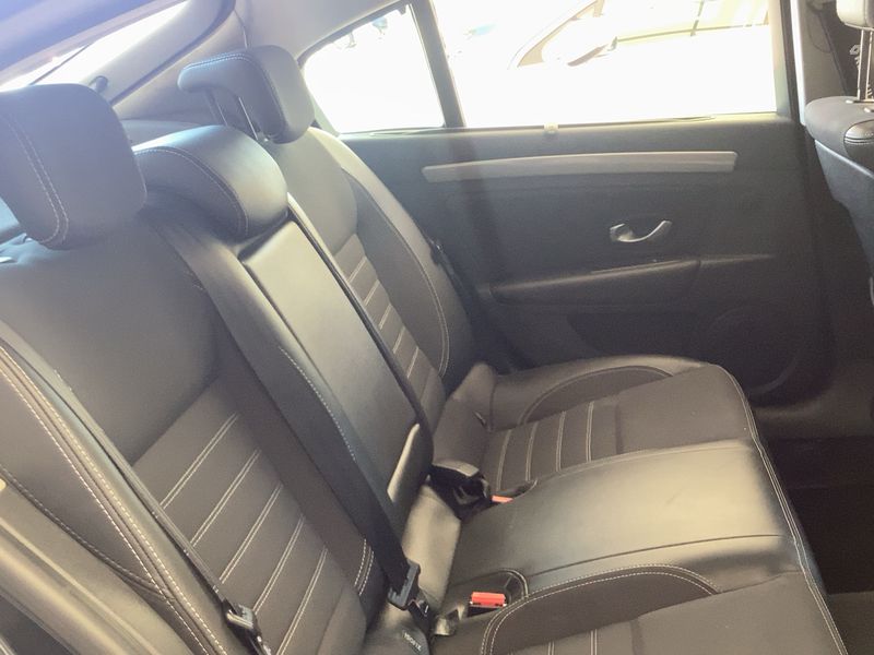 Renault Laguna 1.5 dCi Dynamique TomTom 2011 – снимка 19