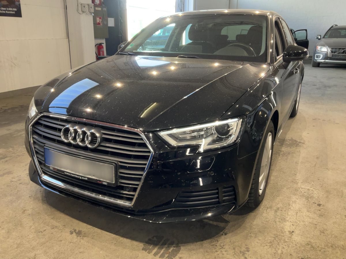 Audi A3 2017 — photo 1