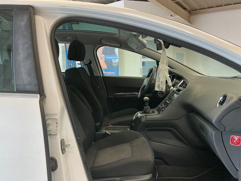 Peugeot 5008 1.6 HDi Premium — zdjęcie 3