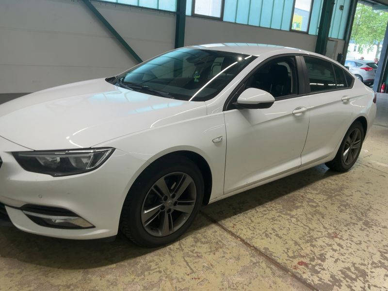 Opel Insignia Grand Sport 1.6 CDTI DPF Edition — zdjęcie 2