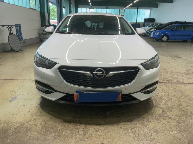 Opel Insignia Grand Sport 1.6 CDTI DPF Edition — zdjęcie 9