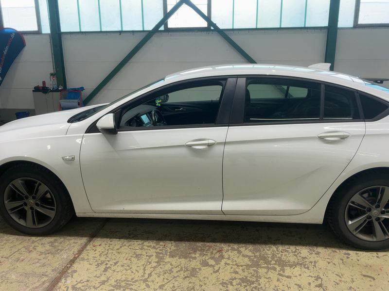 Opel Insignia Grand Sport 1.6 CDTI DPF Edition — zdjęcie 4