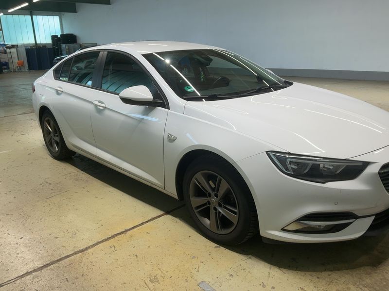 Opel Insignia Grand Sport 1.6 CDTI DPF Edition — zdjęcie 8