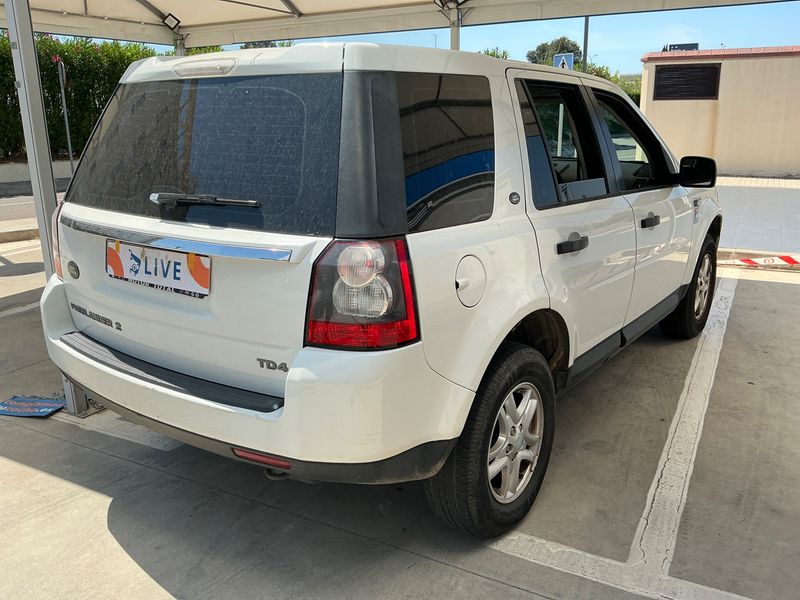 Land Rover Freelander 2.2 Td4 E — zdjęcie 2