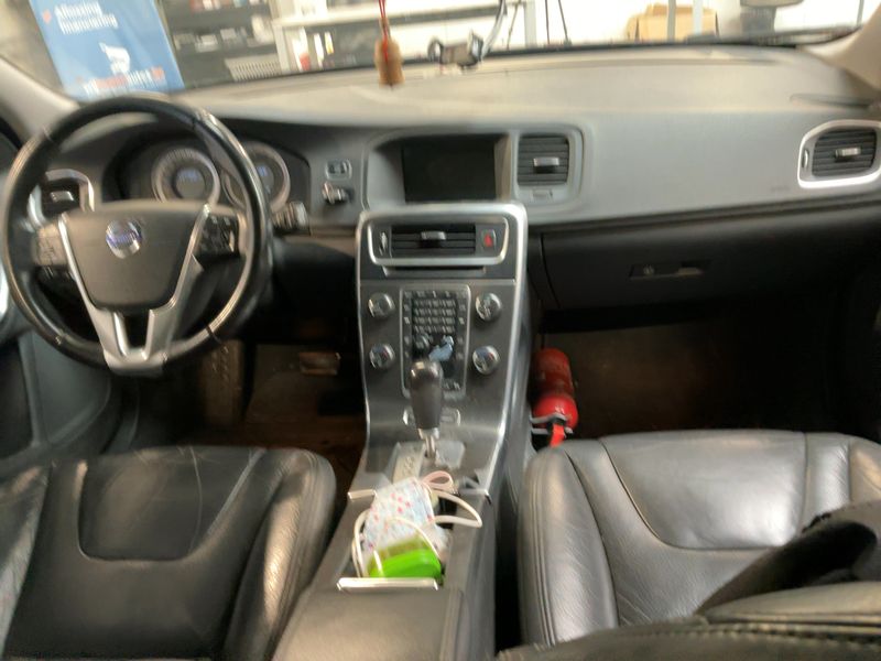 Volvo V60 2.0 D4 Summum — zdjęcie 12