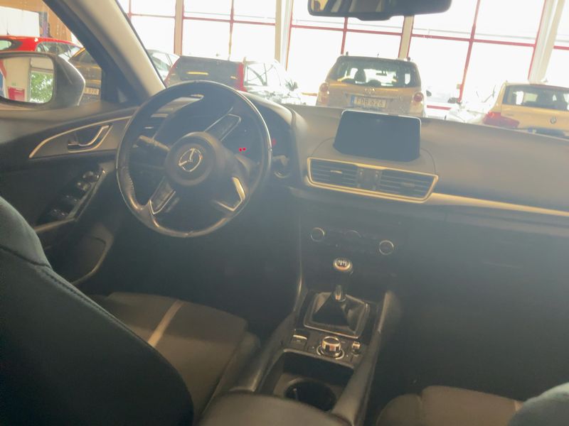 Mazda 3 2.0 Center-Line — zdjęcie 12
