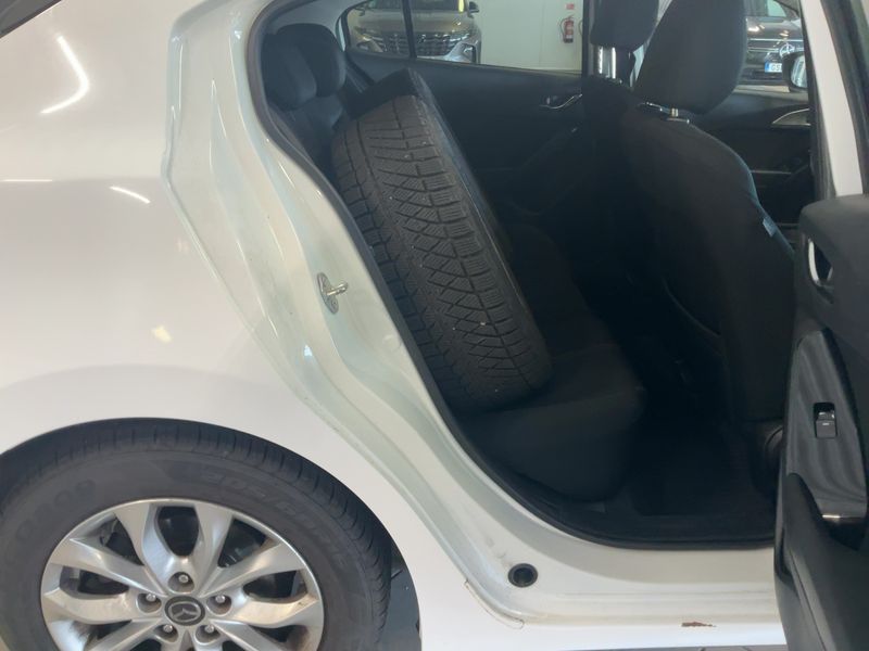 Mazda 3 2.0 Center-Line — zdjęcie 14