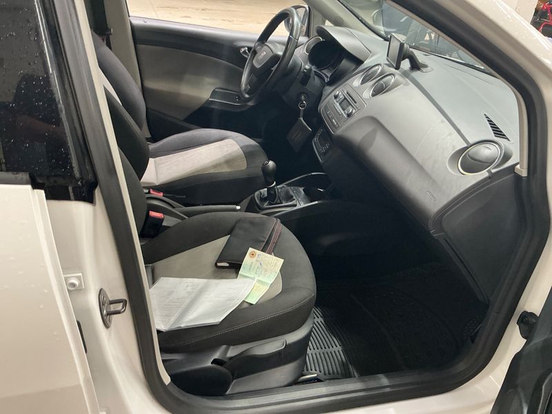Seat Ibiza 1.6 TDI Style Salsa 2013 – снимка 3