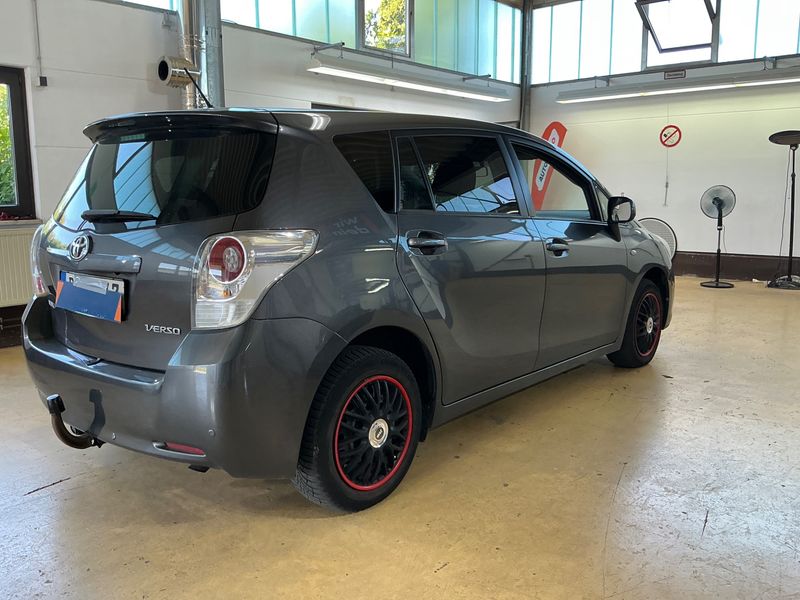 Toyota Verso 1.8 Travel — zdjęcie 2