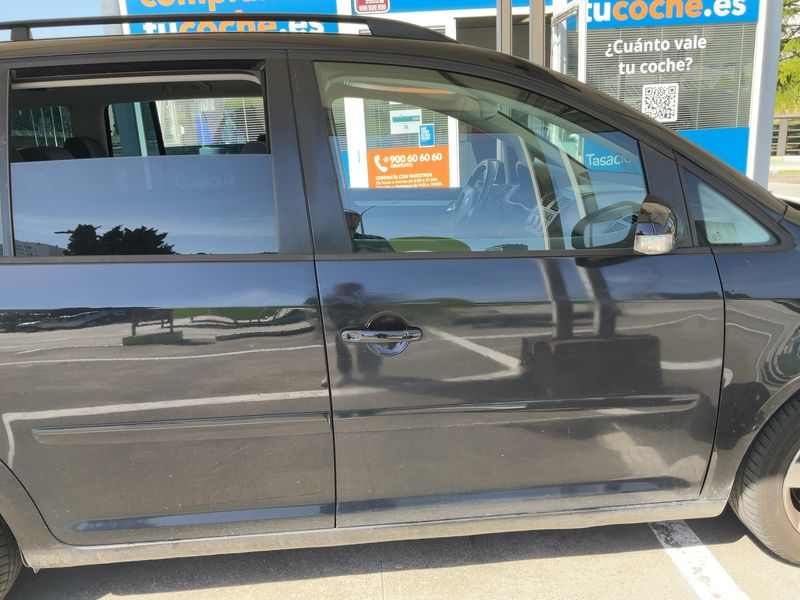 Volkswagen Touran 2.0 TDI Highline — zdjęcie 7