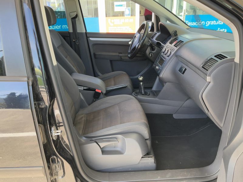 Volkswagen Touran 2.0 TDI Highline — zdjęcie 11