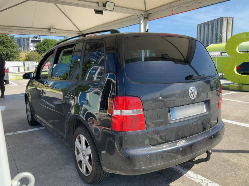 Volkswagen Touran 2.0 TDI Highline — zdjęcie 3