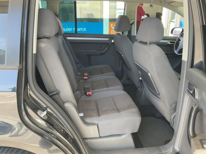 Volkswagen Touran 2.0 TDI Highline — zdjęcie 14