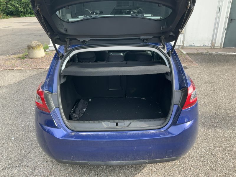 Peugeot 308 1.6 Blue-HDi Allure 2018 – снимка 15