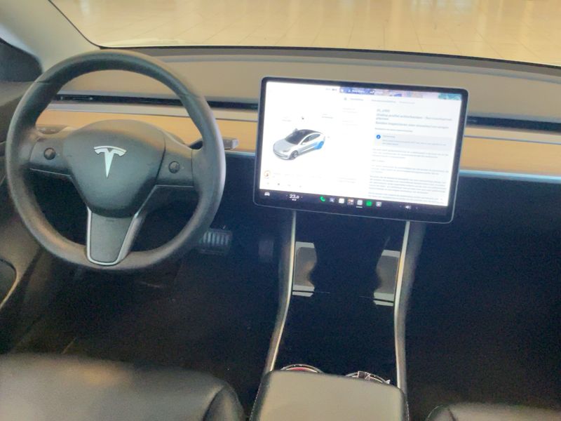 Tesla Model 3 Standard Range Plus — zdjęcie 12