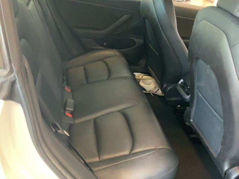 Tesla Model 3 Standard Range Plus — zdjęcie 14