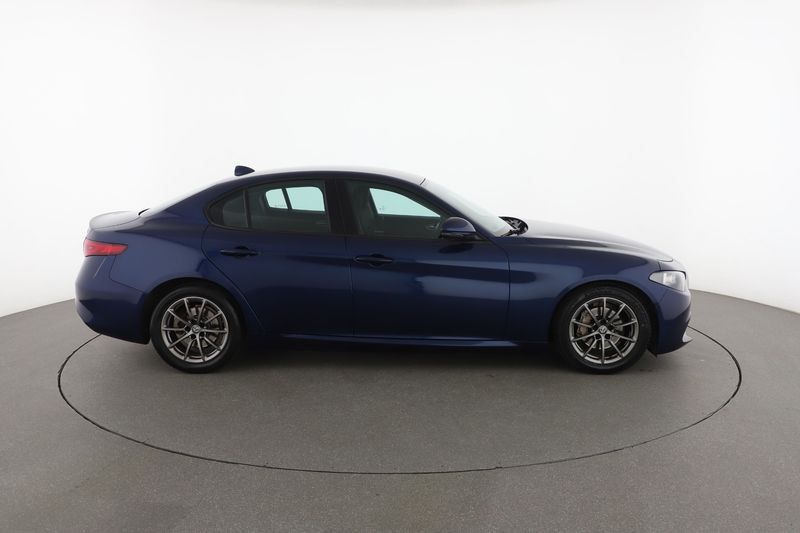Alfa Romeo Giulia 2.2 JTDM Basis — zdjęcie 7