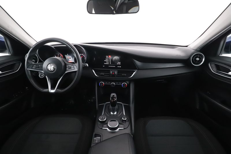 Alfa Romeo Giulia 2.2 JTDM Basis — zdjęcie 12