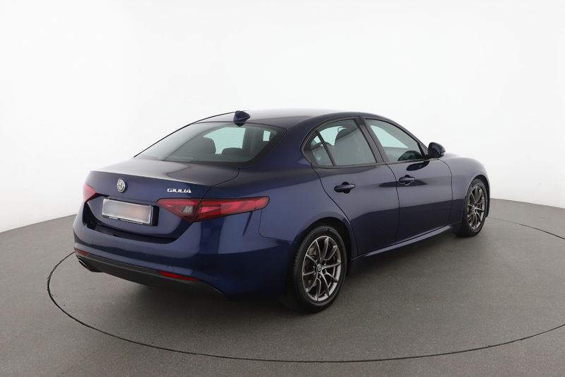 Alfa Romeo Giulia 2.2 JTDM Basis — zdjęcie 6
