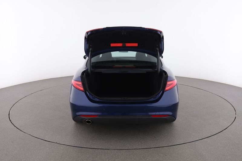 Alfa Romeo Giulia 2.2 JTDM Basis — zdjęcie 10